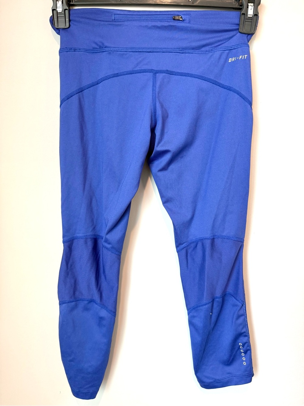 Nike Women’s Dual Tone Blue Athletic Dri-fit Capri Leggings - Picture 3 of 3